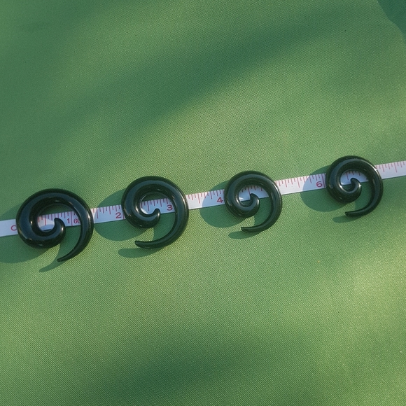 👂🏻Large Spiral Ear Lobe Tunnel Stretchers - Picture 3 of 9